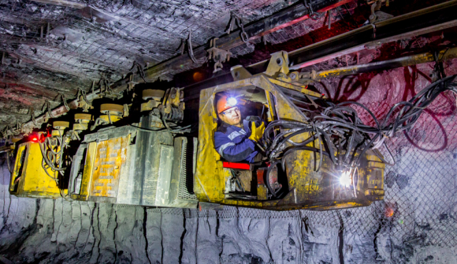 В Кузбассе эвакуированы 128 горняков шахты имени Рубана